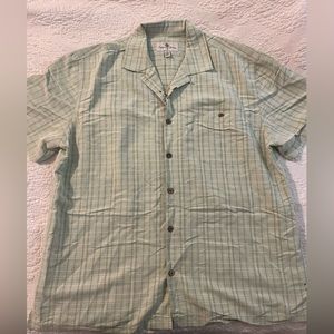 Men’s Cuban style button up tshirt size XL